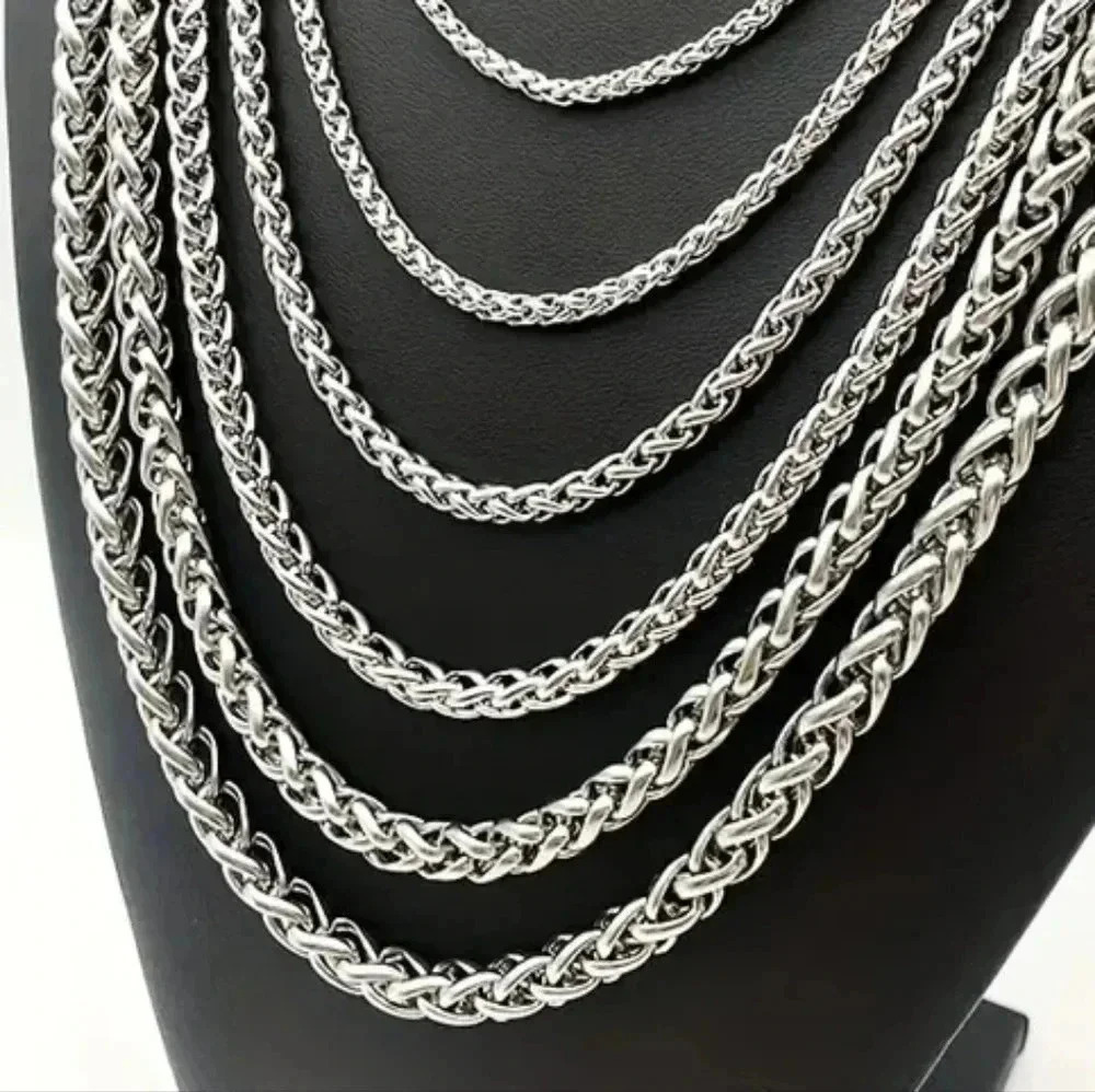 > One unisex stainless steel necklace Elegant